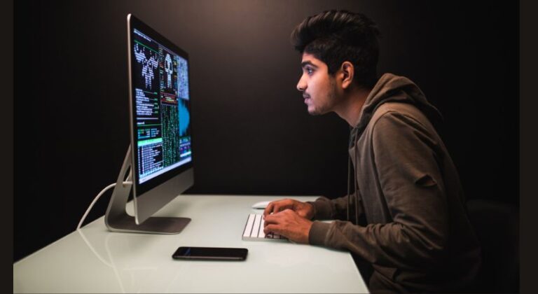 What is DeepSeek AI? Comparison with ChatGPT, Gemini, and Claude